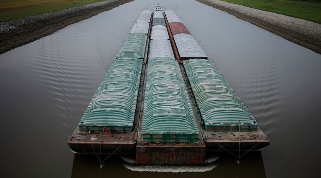 The towboat Roberta Tabor pushes barges up the Mississippi River